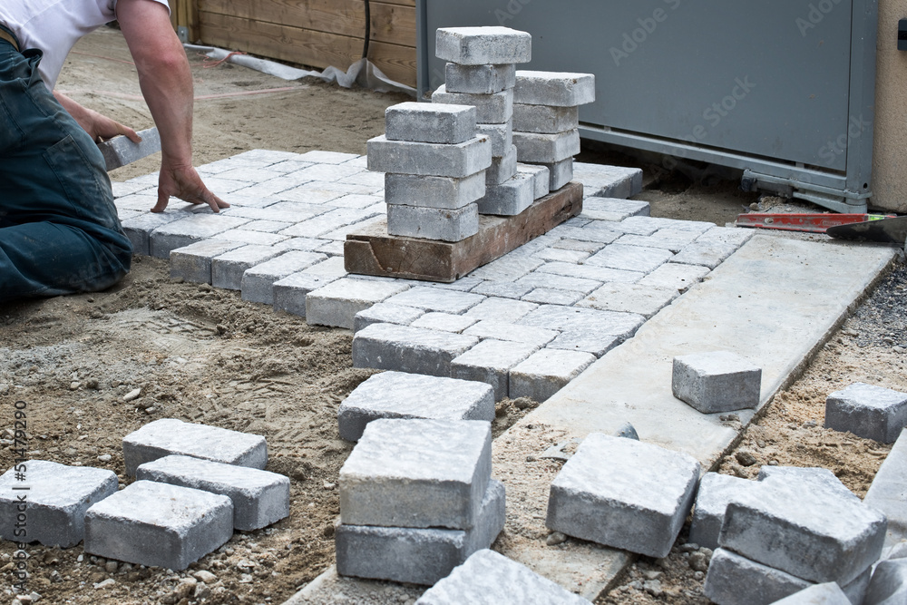 Pose de terrasse pavée Travaux pour l'installation d'une terrasse pavée.